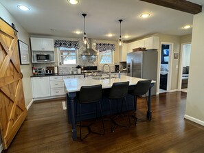 Fridge, microwave, oven, stovetop - Summer Fever - Modern Farmhouse, watch ASV fireworks from the backyard! (Oneonta)
