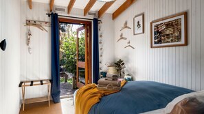 2 habitaciones, escritorio, tabla de planchar con plancha y wifi gratis 