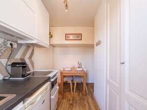 Refrigerador, microondas, horno y lavavajillas