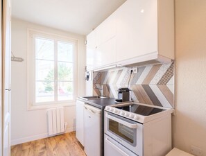 Refrigerador, microondas, horno y lavavajillas 