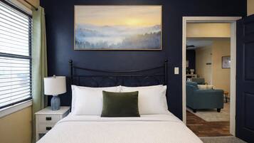 3 bedrooms, desk, iron/ironing board, free WiFi