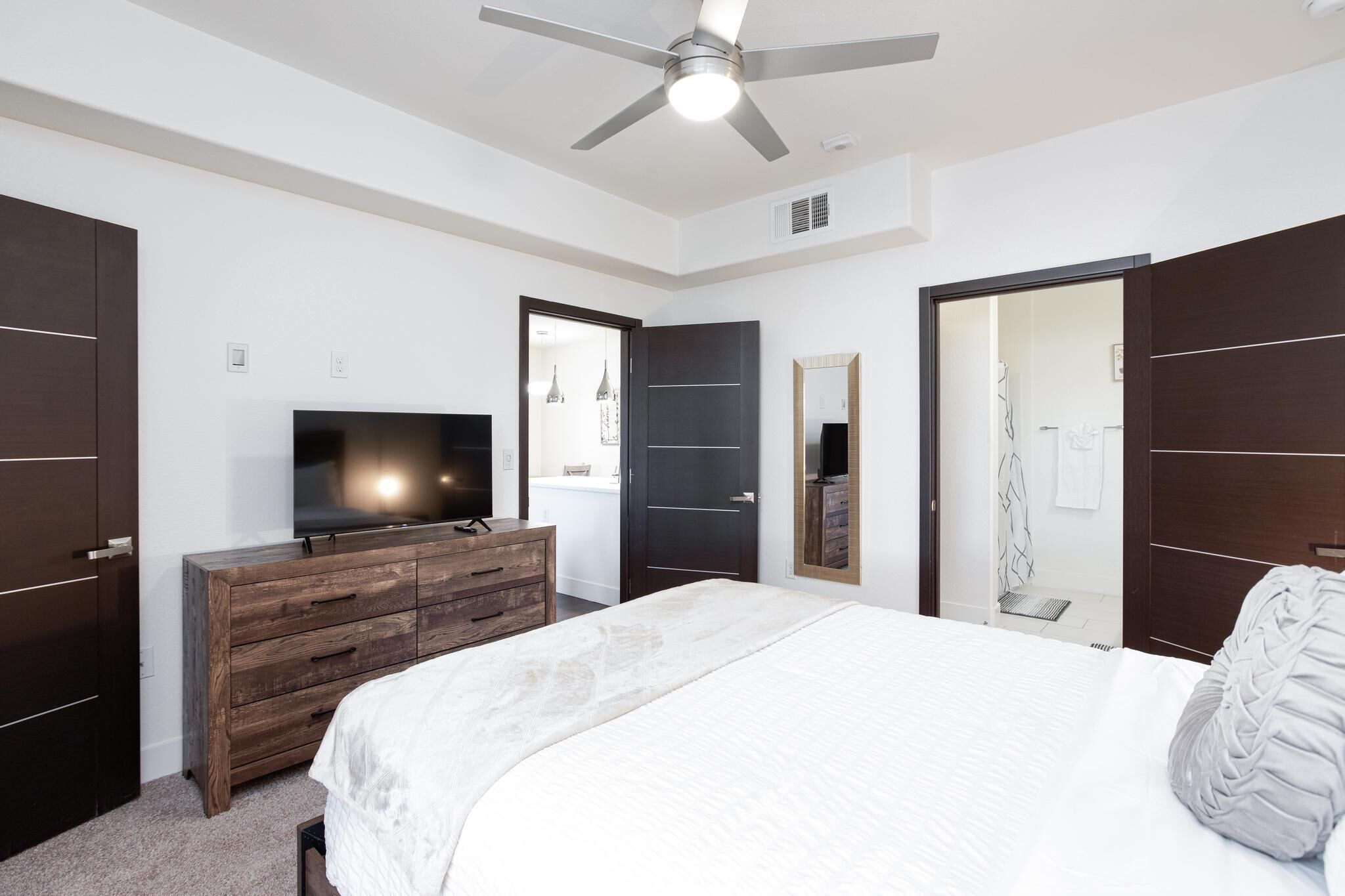 Homey First Floor Unit in A Gated Community/FREE EV Charger!