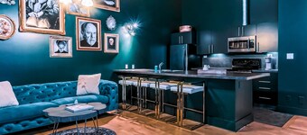 Downtown Edmonton Loft - Brewery District walking distance to rogers place. 