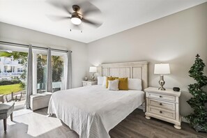 2 bedrooms, iron/ironing board, WiFi, bed sheets - Sandpiper Cove unit 9138 with beach service (Destin)