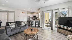 TV - Sandpiper Cove unit 9138 with beach service (Destin)