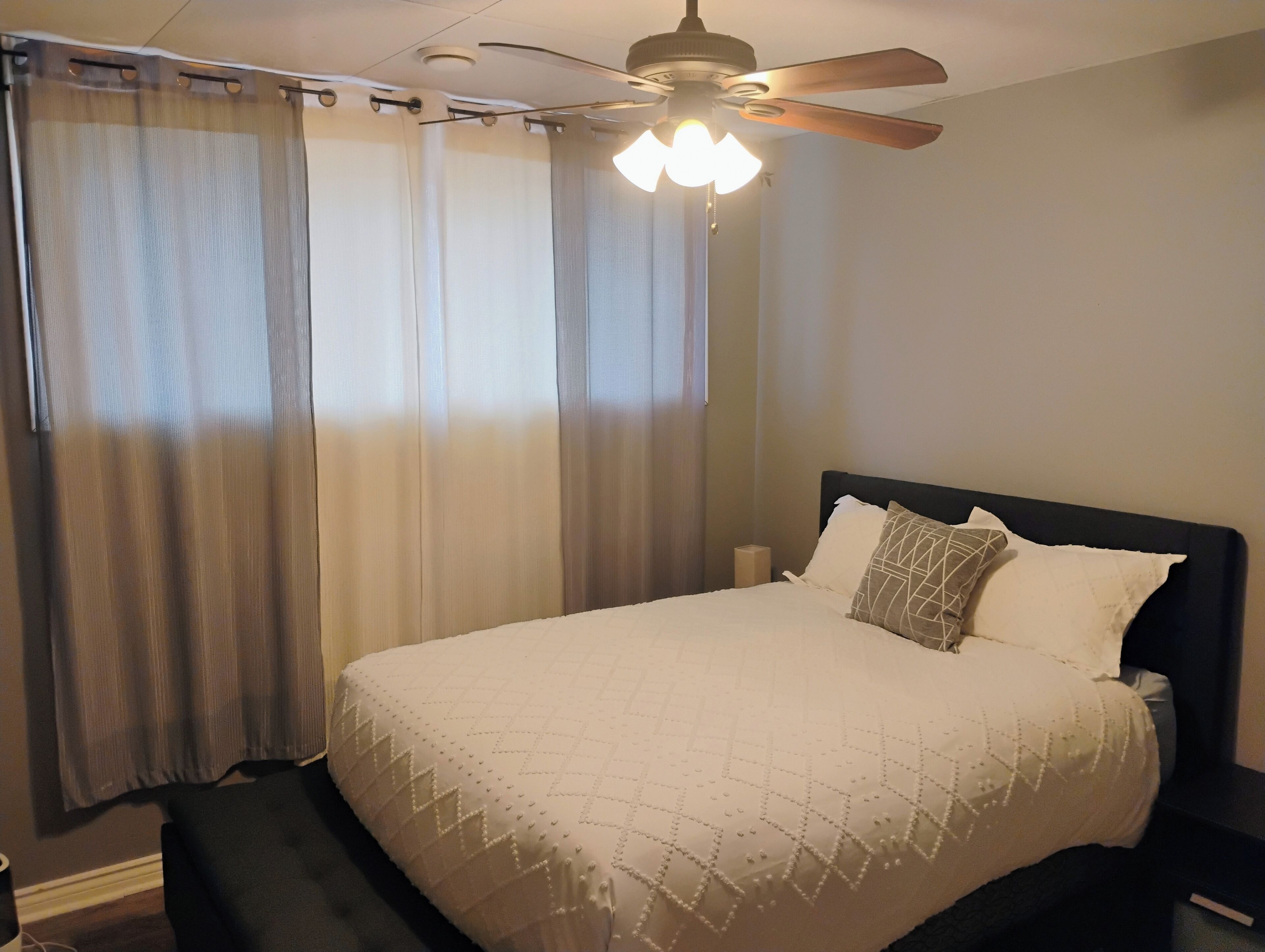 2 bedrooms, desk, iron/ironing board, WiFi
