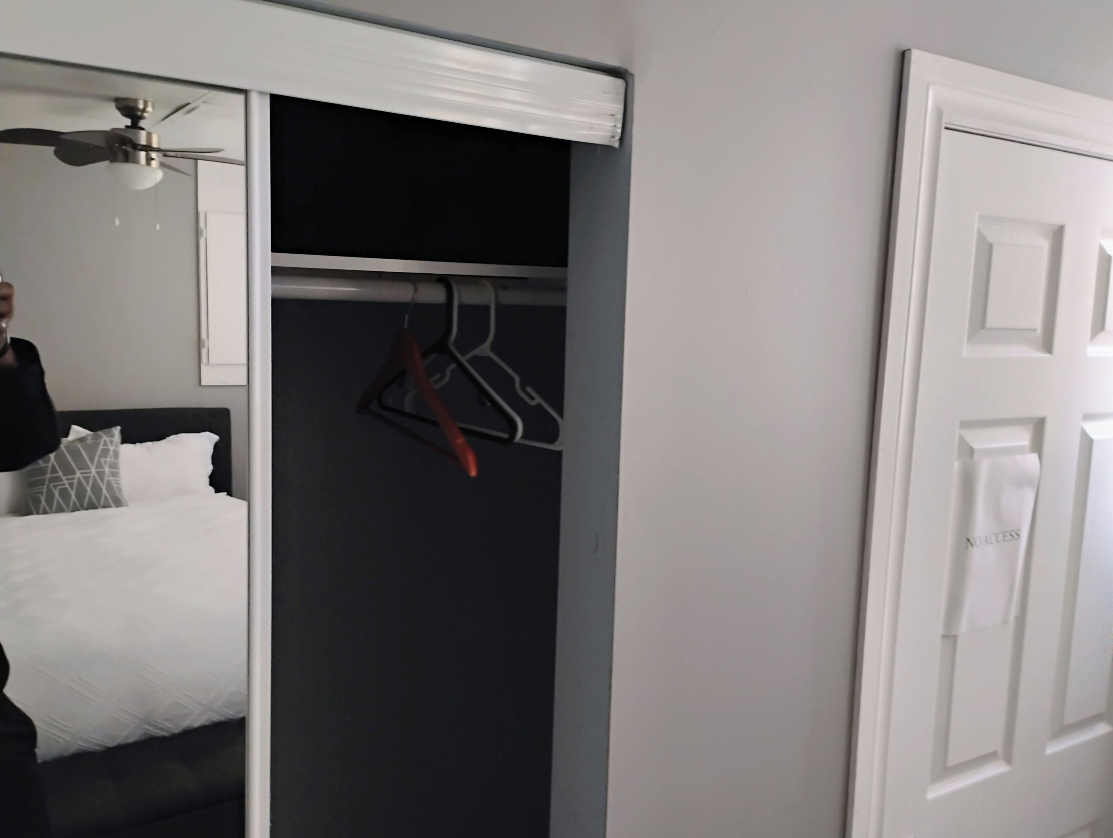 2 bedrooms, desk, iron/ironing board, WiFi
