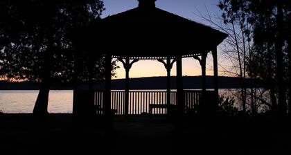 MAIN Cottage: family & pet friendly on pristine Echo Lake in VT's NEK!