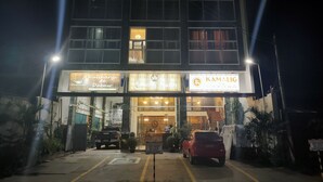ด้านหน้าที่พัก - ตอนเย็น/กลางคืน