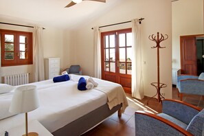 4 soverom, strykejern/-brett, wi-fi (inkludert) og sengetøy