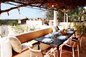 Outdoor dining - Villa Can Massienet, charming village house with pool and clear views in Búger (Buger)