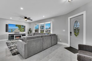 Smart-TV, Kamin, Stereoanlage