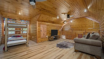 3 makuuhuonetta, silitysrauta/-lauta, ilmainen Wi-Fi, vuodevaatteet