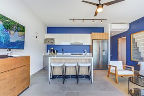 Fridge, microwave, oven, stovetop - Oasis Rooftop Pool Ocean Views, Balcony Nr Romantic Zone (Puerto Vallarta)