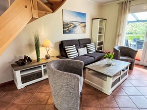TV - Nice apartment in villa for 8 guests with WIFI, TV, terrace and pets allowed (Karlshagen)