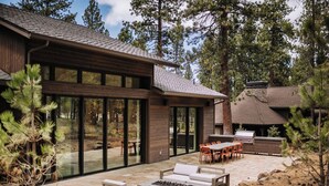Unclassified image, 3 of 47, button - Sable Rock Retreat- Modern Luxury w/ 5 beds, 6 ba, spa, sauna, 2nd living room. (Bend)