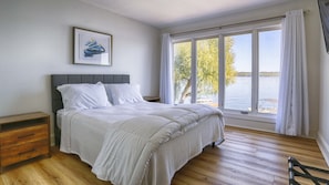 5 bedrooms, iron/ironing board, internet, bed sheets