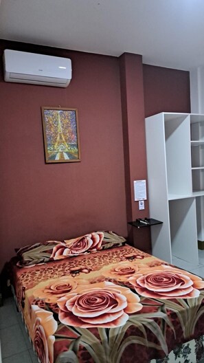 Standard Room | Free WiFi, bed sheets - Hostal Vinos de Merida (Manta)