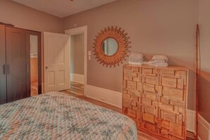 1 habitación, tabla de planchar con plancha, wifi y ropa de cama 