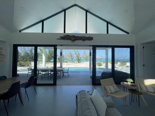 New Luxurious Beachfront Villa at Pumpkin Bluff -Your Ultimate Paradise Getaway!