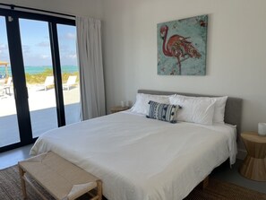 4 quartos, ferros/tábuas de passar roupa, berço de viagem