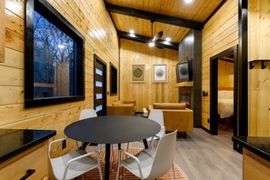 Dining - Unique Loft • Quick Stay or Fam Getaway (Broken Bow)