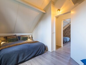 3 soveværelser, skrivebord, internetforbindelse