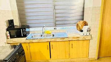 Micro-ondes, four, plaque de cuisson, lave-vaisselle