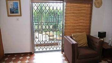 Smart TV, ping pong, books