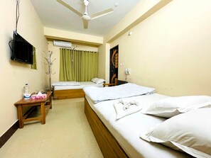 Quarto triplo luxo | Roupas de cama premium, individualmente decorados
