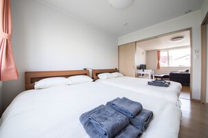 Basic Apartment | 2 bedrooms, blackout drapes, iron/ironing board, free WiFi