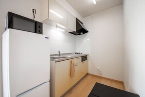 Basic Apartment | Private kitchen | Full-size fridge, microwave, stovetop, electric kettle - LAVATERA (Kamifurano)