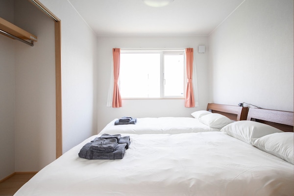 Basic Apartment | 2 bedrooms, blackout curtains, iron/ironing board, free WiFi