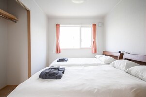 Basic Apartment | 2 bedrooms, blackout drapes, iron/ironing board, free WiFi