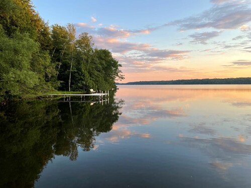 Renovated House on Fence Lake for Families, Sunset View, Boat Dock, Snomo Access