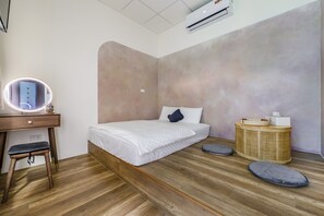 遮光窗帘、免费 WiFi、床单