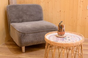 Japanese-style Quadruple Room | Blackout curtains, free WiFi, bed sheets - little lostB&B (Liuqiu)