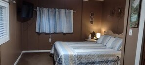 2 bedrooms, desk, iron/ironing board, free WiFi - Cozy, comfortable and close to Cleveland-Canton-Skiing & Cuyahoga Natl. Park (Akron)