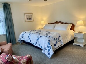 6 sovrum, skrivbord, strykjärn/strykbräda och resesäng