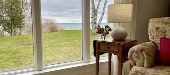 Roomy Quiet Home Overlooking Lake Michigan