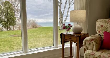 Roomy Quiet Home Overlooking Lake Michigan