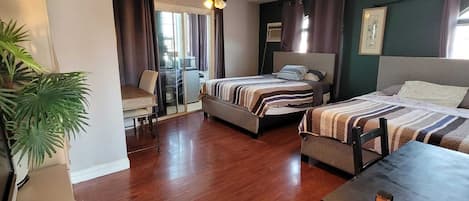 1 多间卧室、办公桌、旅行婴儿床、WiFi