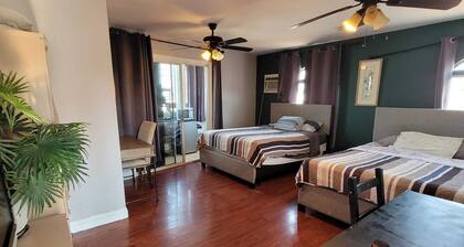 Chic Centrally Located Loft: Relax in the Heart of Pico/Robertson