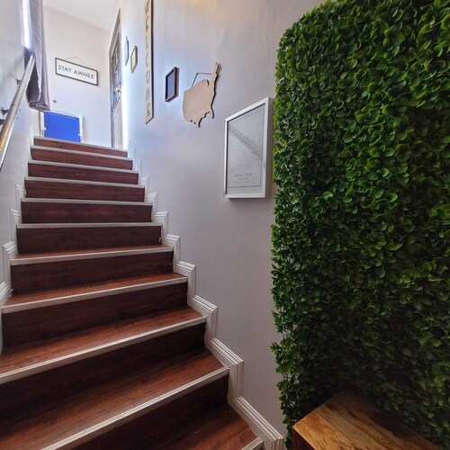 Chic Centrally Located Loft: Relax in the Heart of Pico/Robertson