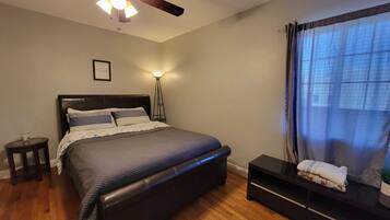 3 bedrooms, iron/ironing board, WiFi, bed sheets