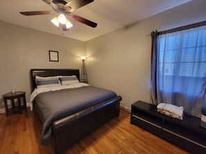 3 bedrooms, iron/ironing board, WiFi, bed sheets