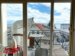 Unclassified image, 2 of 20, button