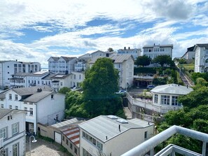 Unclassified image, 3 of 20, button