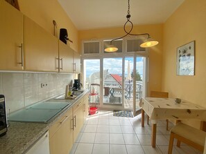 Fridge, microwave, oven, stovetop - Alter Reichshof - App. 304 (Sassnitz)