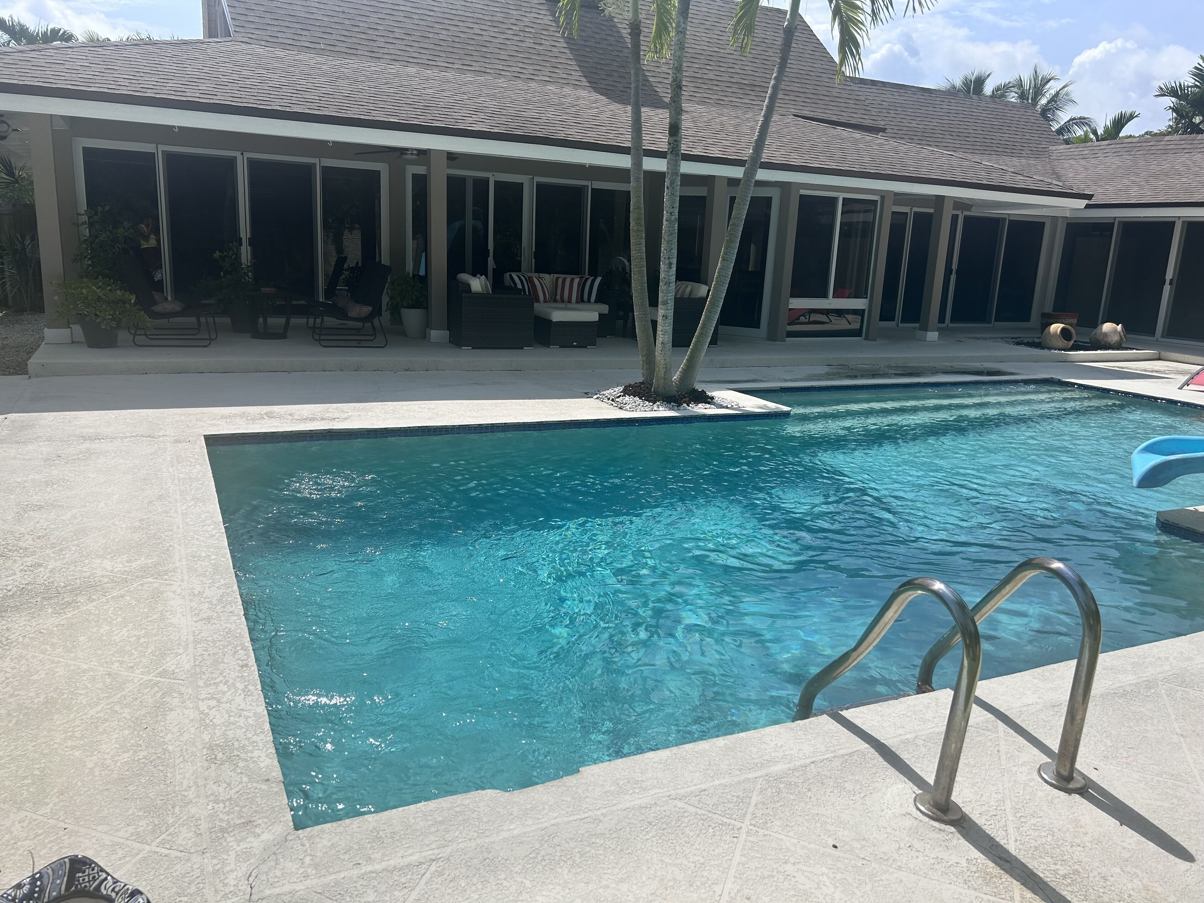Cozy pool home minutes from Deering Bay, Thalatta Estate and Black Point Marina.